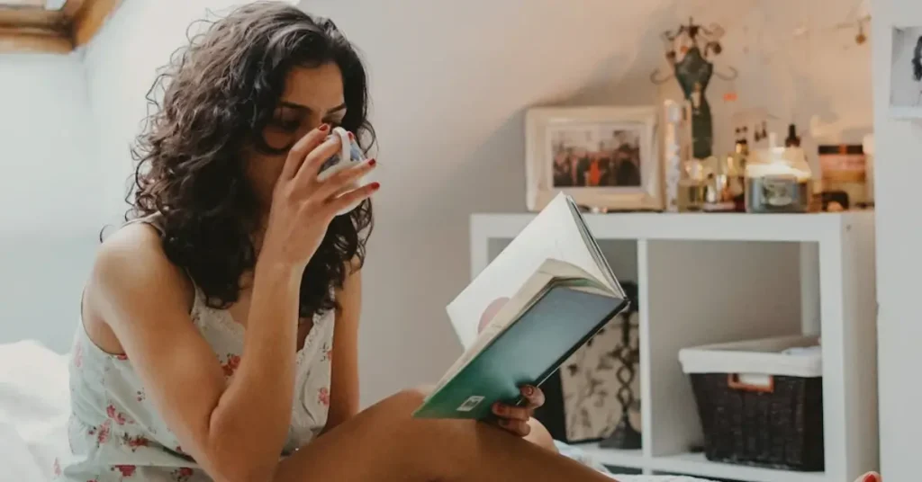 Light Feminine Energy: 7 Tips to Embrace Your Inner Strength 14 reading for light feminine energy
