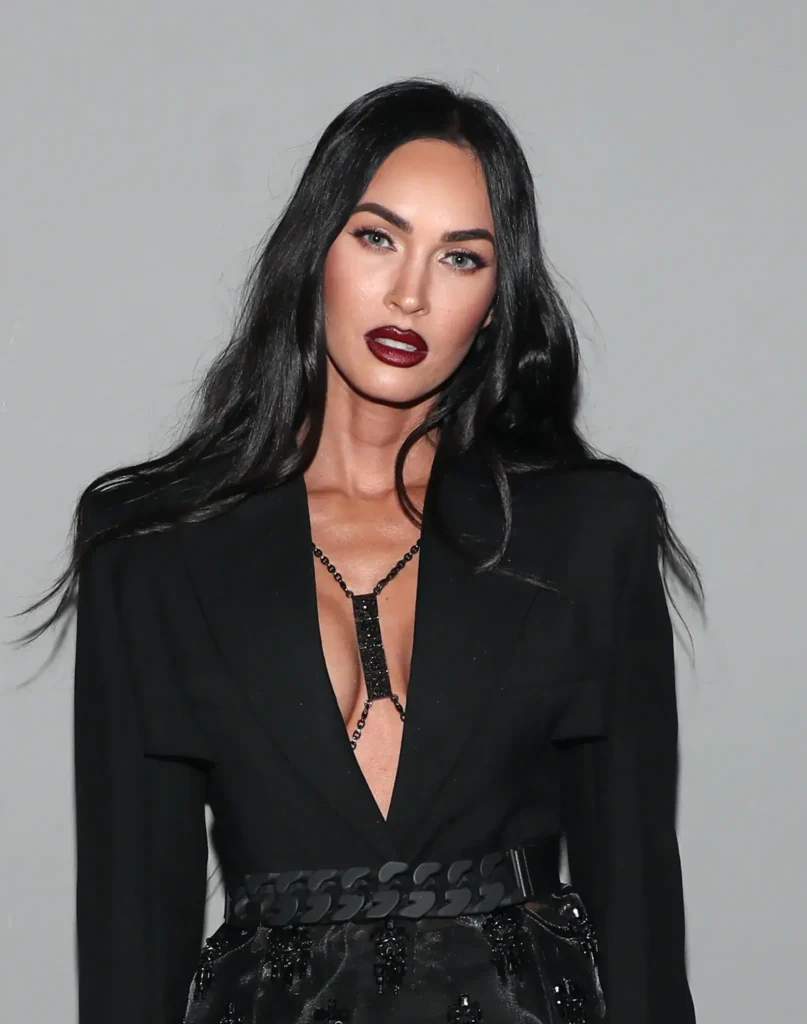 Dark Feminine Aesthetic 2024: Best Guide for Chic Styles 5 woman with dark makeup